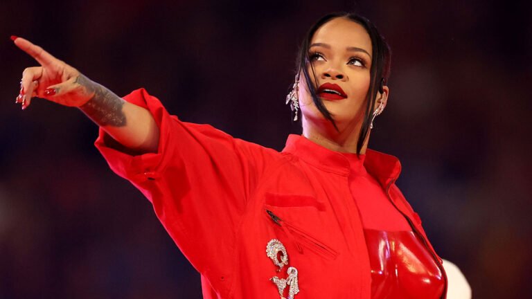 Rihanna Opens Up in Candid Cover Story Interview Rihanna Opens Up in Candid Cover Story Interview